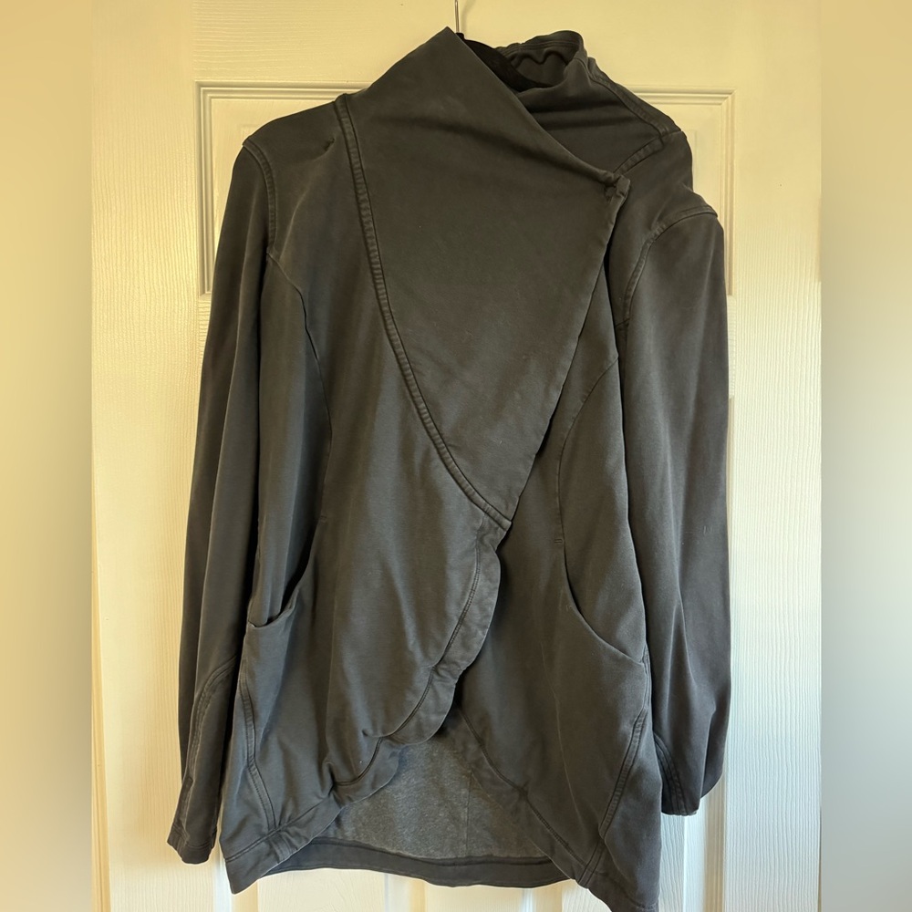 Lululemon cross over snap closure sweater